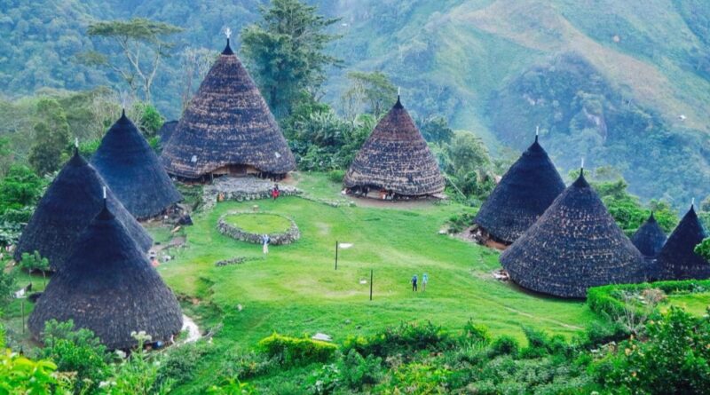 Keajaiban Arsitektur Rumah Adat Waerebo NTT