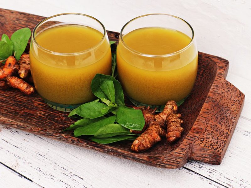 Jamu Minuman Tradisional Indonesia Berbahan Kunyit Dan Jahe