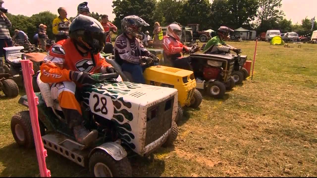 Kegiatan Unik Di Inggris: Balapan Mesin Pemotong Rumput