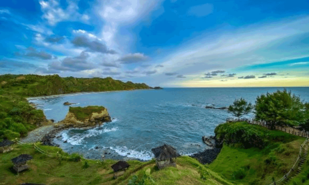 Pantai Menganti, Surga Tersembunyi di Pesisir Selatan Jawa
