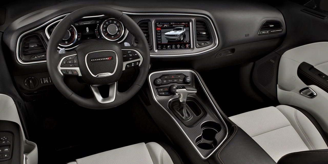 Dodge Challenger SXT, Interior Gaya Retro dan Teknologi Modern