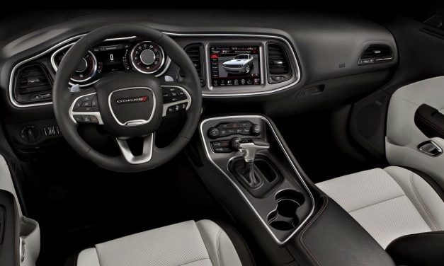 Dodge Challenger SXT, Interior Gaya Retro dan Teknologi Modern
