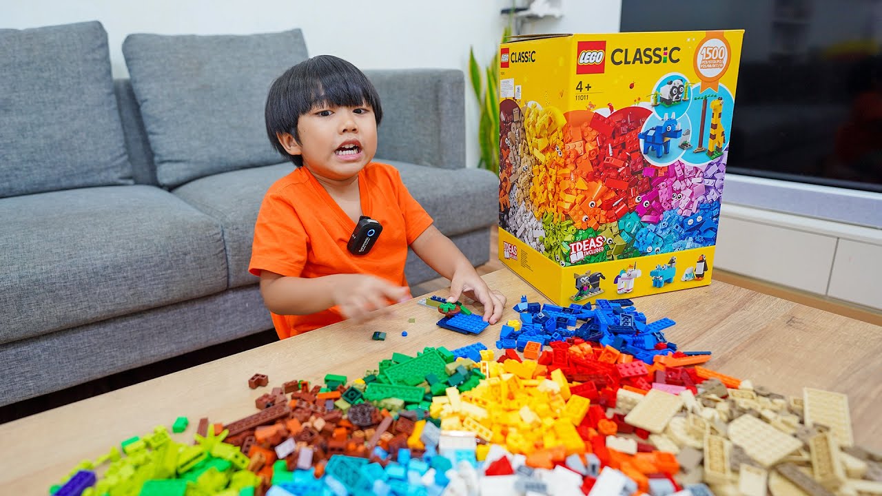 Bermain Lego