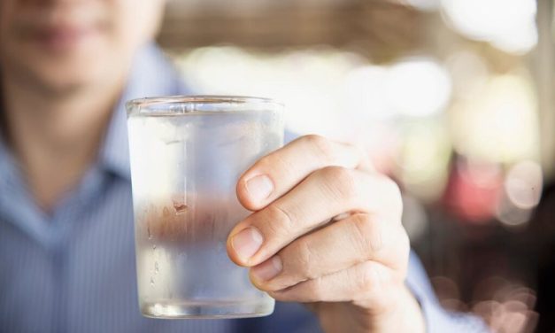 Minum Air Dingin Katanya Bisa Bikin Gendut, Fakta Atau Mitos?