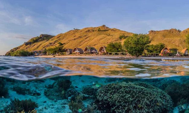 Pesona Pulau Sebayur, Permadani Biru Di Labuan Bajo