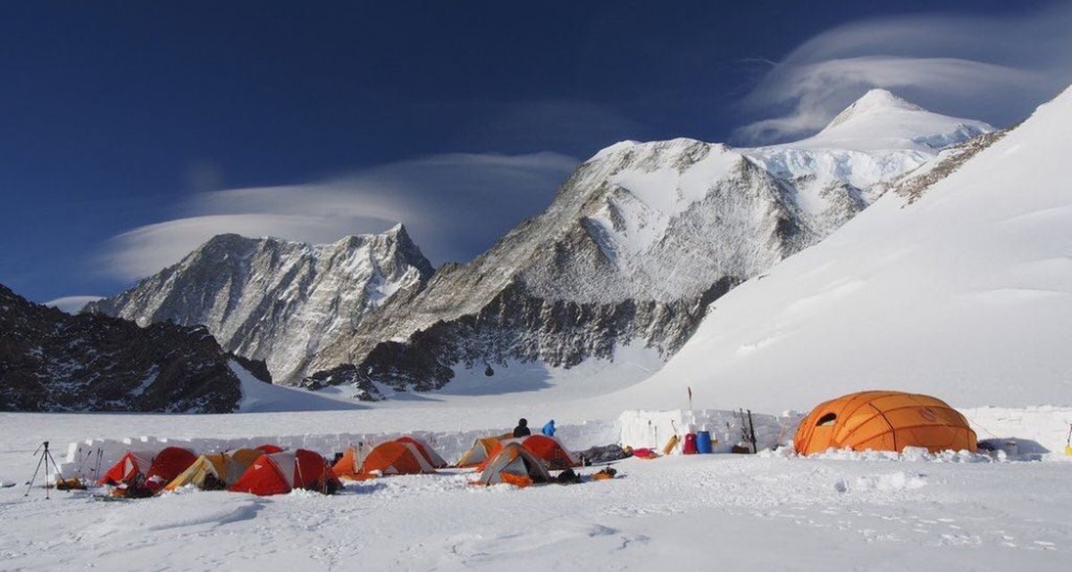 Gunung Vinson Jadi Pengalaman Luar Biasa Bagi Para Pendaki