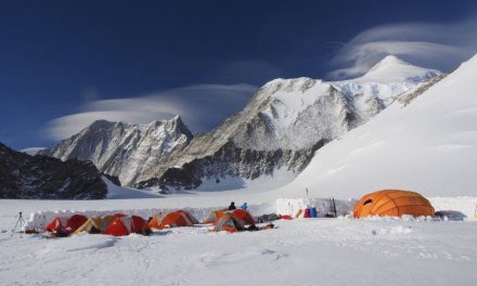Gunung Vinson Jadi Pengalaman Luar Biasa Bagi Para Pendaki