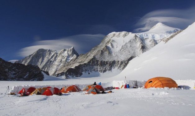 Gunung Vinson Jadi Pengalaman Luar Biasa Bagi Para Pendaki